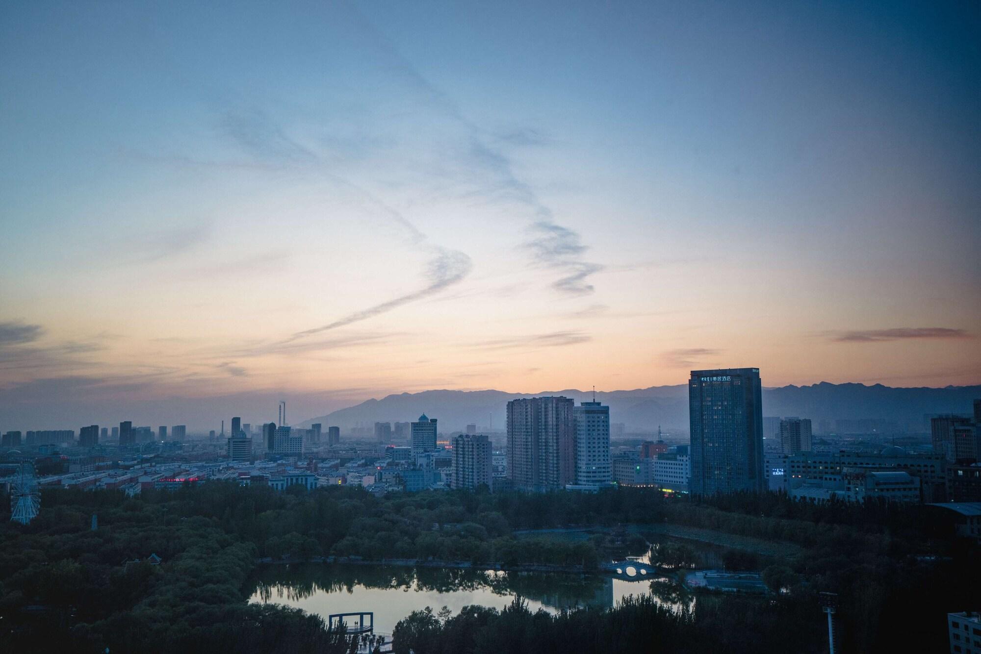 Shangri-La Huhhot Екстериор снимка